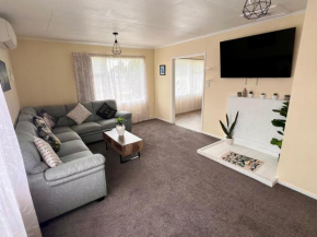 Spacious 3 BR near skyline-5 min walk